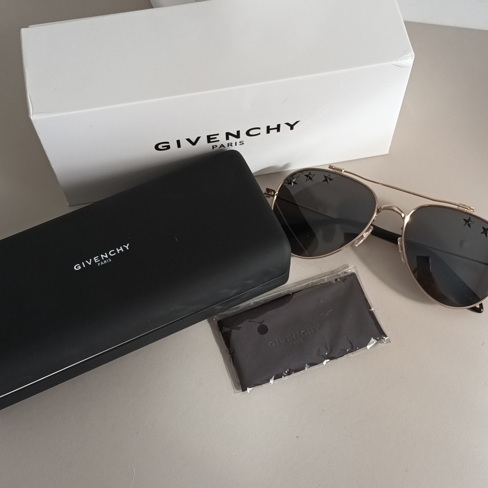 NWT GIVENCHY STAR AVIATOR SUNGLASSES